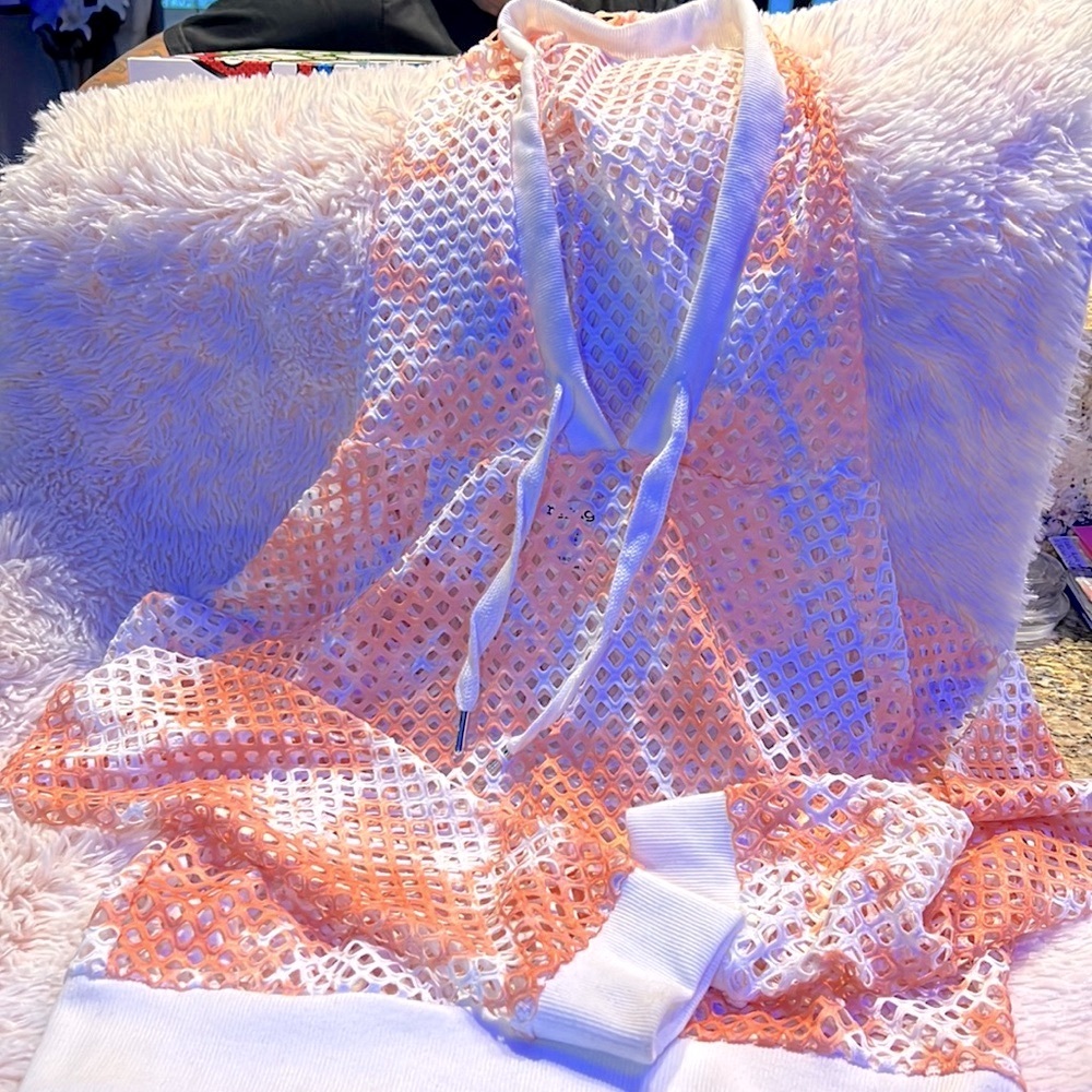 🎈5 items for $20 bundles Refuge peach and white cropped hoodie NWT size large